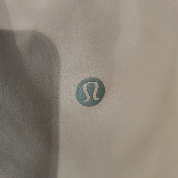 Lululemon Pack It Up Jacket in the color Smoky Blush. Size 10 - Picture 9 of 16